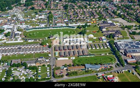 The Great Yorkshire Show from the air, il giorno prima dell'apertura, 8 luglio 2024, Harrogate, North Yorkshire, Inghilterra settentrionale, REGNO UNITO Foto Stock