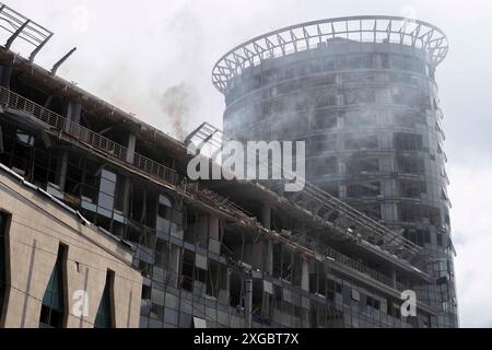 Kiev, Kiev, Ucraina. 8 luglio 2024. Il fumo aumenta dopo l'attacco missilistico russo a Kiev questa mattina nel distretto di Lukianivska. (Credit Image: © Andreas Stroh/ZUMA Press Wire) SOLO PER USO EDITORIALE! Non per USO commerciale! Crediti: ZUMA Press, Inc./Alamy Live News Foto Stock