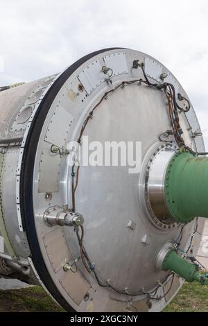 Un frammento di missile balistico intercontinentale Satana è visibile nel museo delle forze missilistiche strategiche dopo la dissoluzione dell'Unione Sovietica, l'Ucraina deteneva circa un terzo dell'arsenale nucleare sovietico, il terzo più grande al mondo all'epoca, oltre a mezzi significativi per la sua progettazione e produzione. Nel 1994 l'Ucraina accettò di distruggere le armi e di aderire al trattato di non proliferazione delle armi nucleari (TNP). Uno degli ex posti di comando unificati è stato convertito nel Museo delle forze missilistiche strategiche ed è ora parte del Museo Nazionale di storia militare di Kiev. Il museo Foto Stock