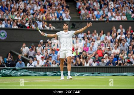 Londra, Regno Unito. 5 luglio 2024. LONDRA, REGNO UNITO - 5 LUGLIO: Carlos Alcaraz di Spagna il 5° giorno dei Campionati di Wimbledon 2024 all'All England Lawn Tennis and Croquet Club il 5 luglio 2024 a Londra, Regno Unito. (Foto di Marleen Fouchier/Agenzia BSR) credito: Agenzia BSR/Alamy Live News Foto Stock