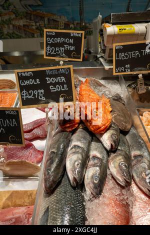 Eataly è una destinazione gastronomica italiana con negozi e ristoranti a New York City, USA 2024 Foto Stock