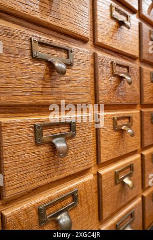C'è un negozio di articoli da regalo con i cassetti del Catalogo delle carte presso la filiale principale della New York Public Library a Midtown Manhattan, USA 2024 Foto Stock