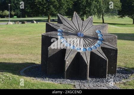 04.07.2024 Sonnenuhr Deutschland/ Niedersachsen/ Wolfsburg/ Uhlandweg/ AM Planetarium/ Sonnenuhr/ **Nutzung nur redaktionell*** ** 04 07 2024 Sundial Germania bassa Sassonia Wolfsburg Uhlandweg am Planetarium Sundial use only a scopo editoriale Foto Stock