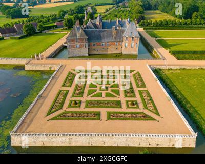 Francia, Orne, Parco naturale regionale della Normandia Maine, castello di Carrouges (vista aerea) Foto Stock