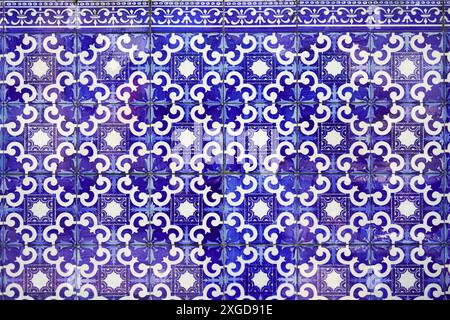 Immagine a modello delle tradizionali piastrelle decorative portoghesi ornate. Azulejos intricati Foto Stock