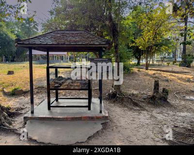 Un sito dedicato alle vittime del conflitto degli khmer rossi a Choueng Ek, Phnom Pehn, Cambogia, Indocina, Sud-est asiatico, Asia Foto Stock