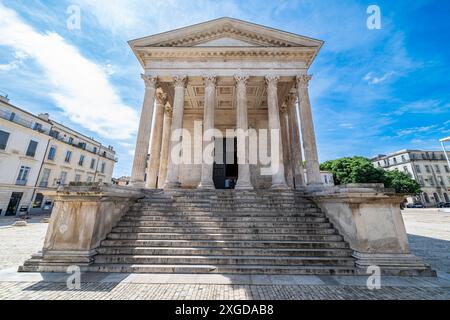 La storica Maison Romana Carree, patrimonio dell'umanità dell'UNESCO, Nimes, Gard, Occitania, Francia, Europa Foto Stock