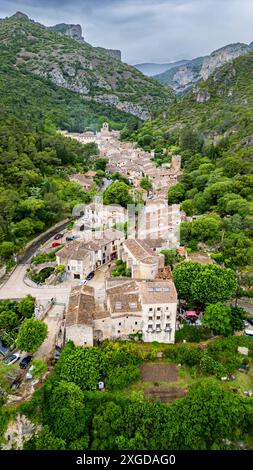 Saint-Guilhem-le-Desert, patrimonio dell'umanità dell'UNESCO, Camino de Santiago, Herault, Occitanie, Francia, Europa Foto Stock