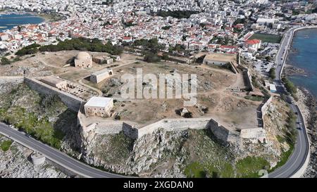 Vista aerea del Castello della Fortezza Veneziana, Rethymno, Creta, Isole greche, Grecia, Europa Foto Stock