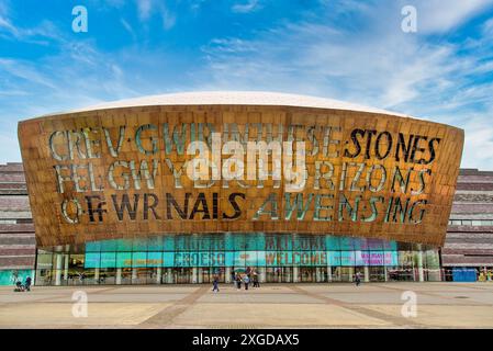 Wales Millennium Centre, Wales National Arts Center, aperto nel 2004, Cardiff Bay, Cardiff, Galles, Regno Unito, Europa Foto Stock