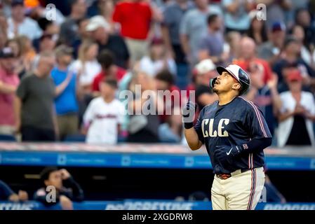 Cleveland, Oh, Stati Uniti. 5 luglio 2024. La prima base dei Cleveland Guardians Josh Naylor (22) colpisce un fuoricampo e le basi si arrabbiano con i San Francisco Giants in visita al Progressive Field di Cleveland, OHIO. San Francisco continua a vincere 4-2. (Credit Image: © Walter G. Arce Sr./ASP via ZUMA Press Wire) SOLO PER USO EDITORIALE! Non per USO commerciale! Foto Stock