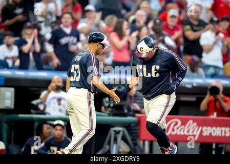 Cleveland, Oh, Stati Uniti. 5 luglio 2024. La prima base dei Cleveland Guardians Josh Naylor (22) colpisce un fuoricampo e le basi si arrabbiano con i San Francisco Giants in visita al Progressive Field di Cleveland, OHIO. San Francisco continua a vincere 4-2. (Credit Image: © Walter G. Arce Sr./ASP via ZUMA Press Wire) SOLO PER USO EDITORIALE! Non per USO commerciale! Foto Stock