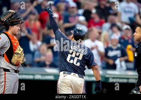 Cleveland, Oh, Stati Uniti. 5 luglio 2024. La prima base dei Cleveland Guardians Josh Naylor (22) colpisce un fuoricampo e le basi si arrabbiano con i San Francisco Giants in visita al Progressive Field di Cleveland, OHIO. San Francisco continua a vincere 4-2. (Credit Image: © Walter G. Arce Sr./ASP via ZUMA Press Wire) SOLO PER USO EDITORIALE! Non per USO commerciale! Foto Stock