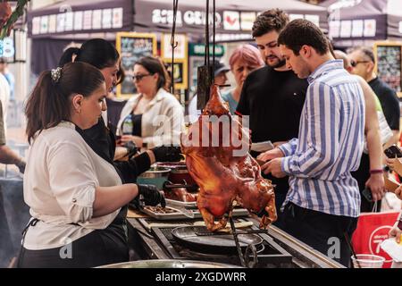 Kutaisi, Georgia - 15 giugno 2024: Kutaisi ospita lo Zarzeimi Food Festival con il sostegno dell'Organizzazione delle Nazioni Unite per l'alimentazione e l'agricoltura Foto Stock