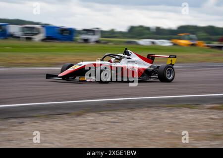 Andover, Hampshire - 8 giugno 2024: FIA Formula 4 Thruxton Qualifying Nina GADEMAN Fortec Motorsport Foto Stock