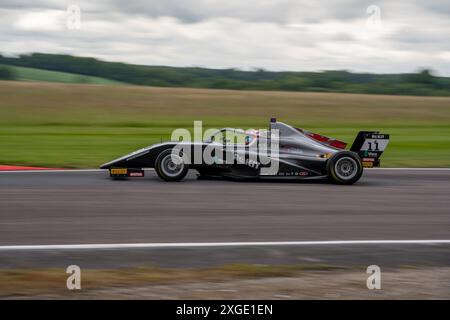 Andover, Hampshire - 8 giugno 2024: FIA Formula 4 Thruxton Qualifying Chloe CHONG JHR Developments Foto Stock