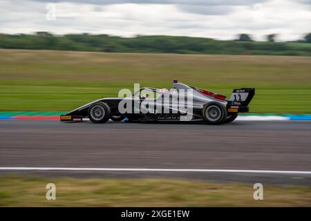 Andover, Hampshire - 8 giugno 2024: FIA Formula 4 Thruxton Qualifying Chloe CHONG JHR Developments Foto Stock