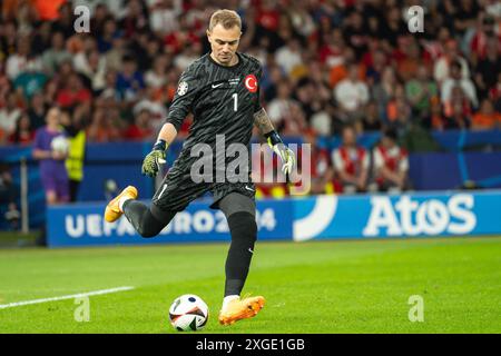 BERLINO, GERMANIA - 6 LUGLIO 2024: Euro 2024 partita dei quarti di finale Nederlands vs Turchia (Turkiye) 2:1. In azione, il portiere Mert Gunok. Foto Stock