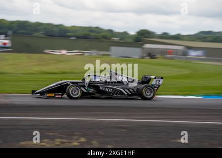 Andover, Hampshire - 8 giugno 2024: FIA Formula 4 Thruxton Qualifying Alex NINOVIC Rodin Motorsport Foto Stock