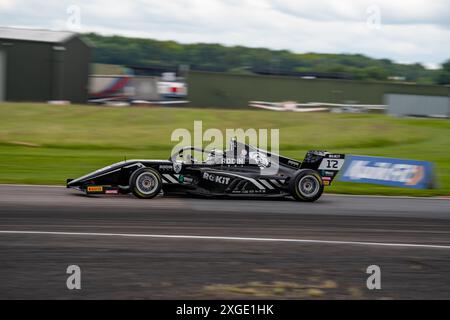 Andover, Hampshire - 8 giugno 2024: FIA Formula 4 Thruxton Qualifying Alex NINOVIC Rodin Motorsport Foto Stock