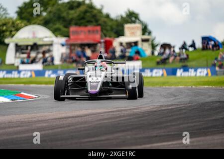 Andover, Hampshire - 8 giugno 2024: FIA Formula 4 Thruxton Qualifying Chloe CHONG JHR Developments Foto Stock