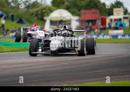 Andover, Hampshire - 8 giugno 2024: FIA Formula 4 Thruxton Qualifying Alex NINOVIC Rodin Motorsport Foto Stock