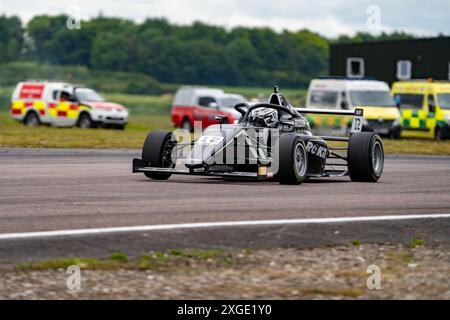 Andover, Hampshire - 8 giugno 2024: FIA Formula 4 Thruxton Qualifying Alex NINOVIC Rodin Motorsport Foto Stock