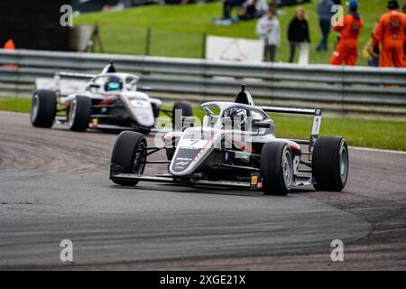 Andover, Hampshire - 8 giugno 2024: FIA Formula 4 Thruxton Qualifying Deagen FAIRCLOUGH HiTech Pulse-Eight Foto Stock