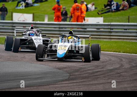 Andover, Hampshire - 8 giugno 2024: FIA Formula 4 Thruxton Qualifying Rowan CAMPBELL-PILLING Phinsys by Argenti Foto Stock