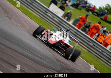 Andover, Hampshire - 8 giugno 2024: FIA Formula 4 Thruxton Qualifying Kai DARYANI Fortec Motorsport Foto Stock