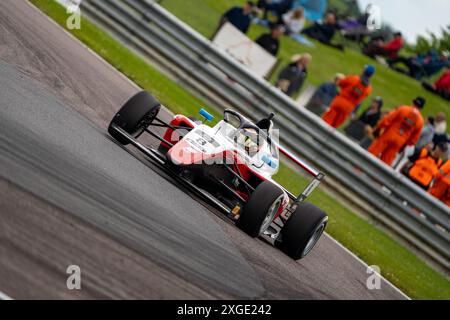 Andover, Hampshire - 8 giugno 2024: FIA Formula 4 Thruxton Qualifying Kai DARYANI Fortec Motorsport Foto Stock