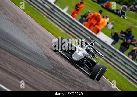 Andover, Hampshire - 8 giugno 2024: FIA Formula 4 Thruxton Qualifying Alex NINOVIC Rodin Motorsport Foto Stock