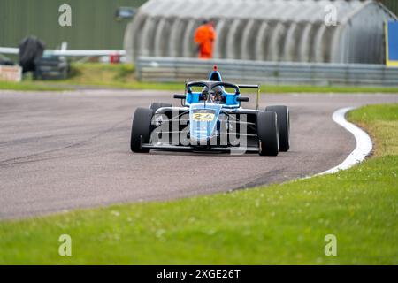 Andover, Hampshire - 8 giugno 2024: FIA Formula 4 Thruxton Qualifying Martin Molnár Foto Stock