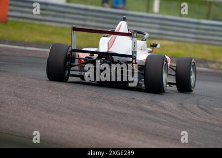 Andover, Hampshire - 8 giugno 2024: FIA Formula 4 Thruxton Qualifying Kai DARYANI Fortec Motorsport Foto Stock