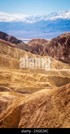 Vista panoramica dalla fine del sentiero escursionistico del Golden Canyon nel Death Valley National Park in California Foto Stock