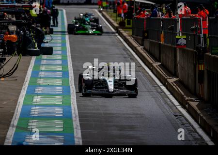 Silverstone, Regno Unito, 08 luglio 2024, Lewis Hamilton, dal Regno Unito gareggia per Mercedes F1. Qualifica, 12° round del campionato di Formula 1 2024. Crediti: Michael Potts/Alamy Live News Foto Stock