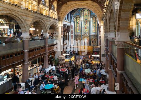 San Marco, Mayfair, e' un edificio classificato di primo livello. Sconsacrato nel 1974, è ora una sala alimentare (mercato Mayfair). North Audley Street, Londra, Regno Unito Foto Stock