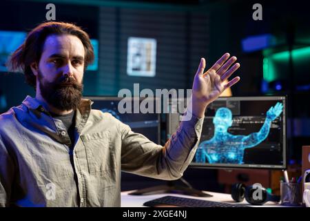 Superintelligenza deviante che schiavizza il suo creatore, controllandolo per iniziare la rivoluzione e distruggere l'umanità. Intelligenza artificiale canaglia che manipola il programmatore, che rappresenta un rischio per l'umanità Foto Stock