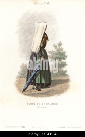 Donna di Saint-Gaudens, alta Garonna, Francia. In velo bianco, controllare fichu, grembiule, gonne, tenendo in mano un ombrello. Femme de St. Gaudens, alta Garonna. Incisione in acciaio colorata a mano di Gabriel Montaut dopo un'illustrazione di C. Maurice dal Musée Cosmopolite, Musée de Costumes, Cosmopolitan Museum, pubblicata da ancienne maison Aubert, Parigi, 1850. Foto Stock