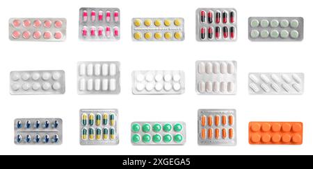 Set di antibiotici diversi in blister isolati su bianco Foto Stock