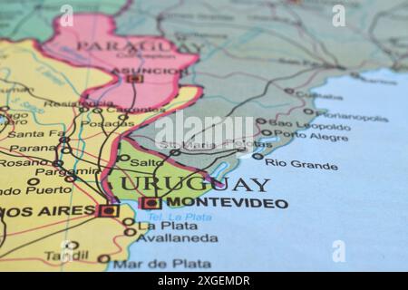 Uruguay della Mappa del mondo. Primo piano e messa a fuoco selettiva. Concetto di viaggio Foto Stock