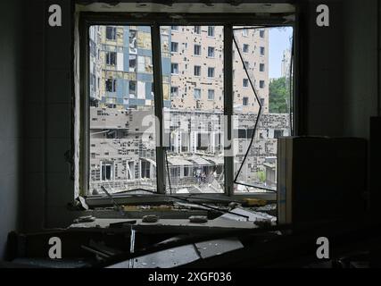 Kiev, Ucraina. 8 luglio 2024. Edificio centrale dell'ospedale pediatrico ' Okhmadit' che è stato gravemente danneggiato a causa di un attacco missilistico russo a Kiev. A seguito dell'attacco missilistico di massa dell'esercito russo sul territorio dell'Ucraina, 36 persone sono rimaste uccise e 140 sono rimaste ferite. (Foto di Sergei Chuzavkov/SOPA Images/Sipa USA) credito: SIPA USA/Alamy Live News Foto Stock