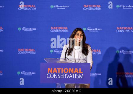 Washington DC, Stati Uniti. 8 luglio 2024, Washington, District of Columbia, USA: Il politico britannico SUELLA BRAVERMAN, 44 anni, parla alla National Conservative Conference di Washington, DC, lunedì. La RT Hon Suella Braverman KC MP è Segretario di Stato per il Dipartimento degli interni e membro del Parlamento per Fareham. Sue-Ellen Cassiana "Suella" Braverman nata Fernandes (Londra, 3 aprile 1980) è una politica e avvocato britannica, ministro degli interni dal 6 settembre 2022 al 19 ottobre 2022, e di nuovo dal 25 ottobre 2022 al 13 novembre 2023. Crediti: ZUMA Press, Inc./Alamy Live News Foto Stock