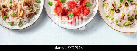 Panorama di pasta konjac con spazio copia. Vari piatti con verdure, primo colpo Foto Stock