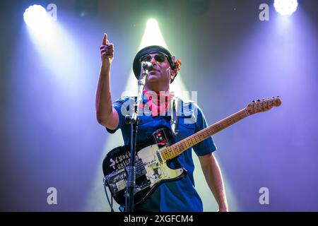 Villafranca di Verona, Italia. 8 luglio 2024. Tom Morello, nome d'arte di Thomas Baptiste Morello, si esibisce dal vivo al Castello di Villafranca per il suo The Atlas Underground Fire World Tour 2024, a Villafranca di Verona, l'8 luglio 2024. (Foto di Roberto Tommasini/NurPhoto) credito: NurPhoto SRL/Alamy Live News Foto Stock