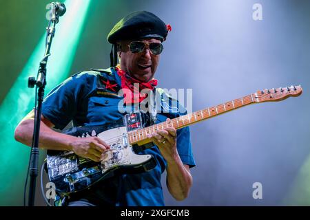 Villafranca di Verona, Italia. 8 luglio 2024. Tom Morello, nome d'arte di Thomas Baptiste Morello, si esibisce dal vivo al Castello di Villafranca per il suo The Atlas Underground Fire World Tour 2024, a Villafranca di Verona, l'8 luglio 2024. (Foto di Roberto Tommasini/NurPhoto) credito: NurPhoto SRL/Alamy Live News Foto Stock