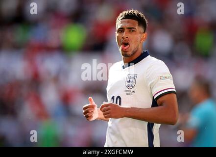 DUSSELDORF, GERMANIA - 06 LUGLIO: L'Inghilterra Jude Bellingham reagisce durante i quarti di finale di UEFA EURO 2024 tra Inghilterra e Svizzera alla Düsseldorf Arena il 6 luglio 2024 a Dusseldorf, Germania. © diebilderwelt / Alamy Stock Foto Stock