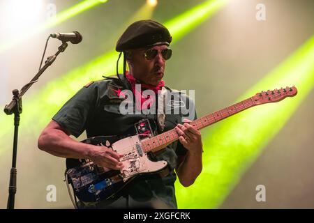 Villafranca di Verona, Italia. 8 luglio 2024. Tom Morello, nome d'arte di Thomas Baptiste Morello, si esibisce dal vivo al Castello di Villafranca per il suo The Atlas Underground Fire World Tour 2024, a Villafranca di Verona, l'8 luglio 2024. (Foto di Roberto Tommasini/NurPhoto) credito: NurPhoto SRL/Alamy Live News Foto Stock