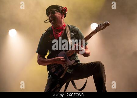 Villafranca di Verona, Italia. 8 luglio 2024. Tom Morello, nome d'arte di Thomas Baptiste Morello, si esibisce dal vivo al Castello di Villafranca per il suo The Atlas Underground Fire World Tour 2024, a Villafranca di Verona, l'8 luglio 2024. (Foto di Roberto Tommasini/NurPhoto) credito: NurPhoto SRL/Alamy Live News Foto Stock