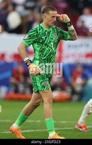 DUSSELDORF, GERMANIA - 06 LUGLIO: L'Inghilterra Jordan Pickford reagisce durante i quarti di finale di UEFA EURO 2024 tra Inghilterra e Svizzera alla Düsseldorf Arena il 6 luglio 2024 a Dusseldorf, Germania. © diebilderwelt / Alamy Stock Foto Stock